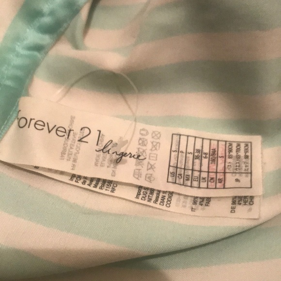 Forever 21 Robe - Picture 7 of 7